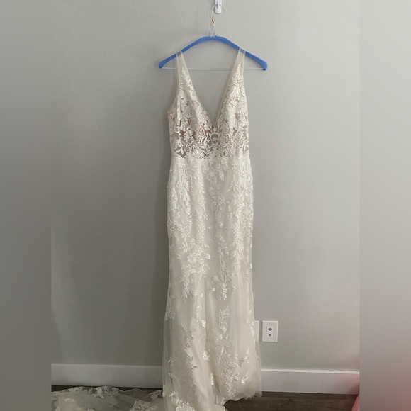 Maggie Sottero Greenley Wedding Dress - Picture 6 of 10